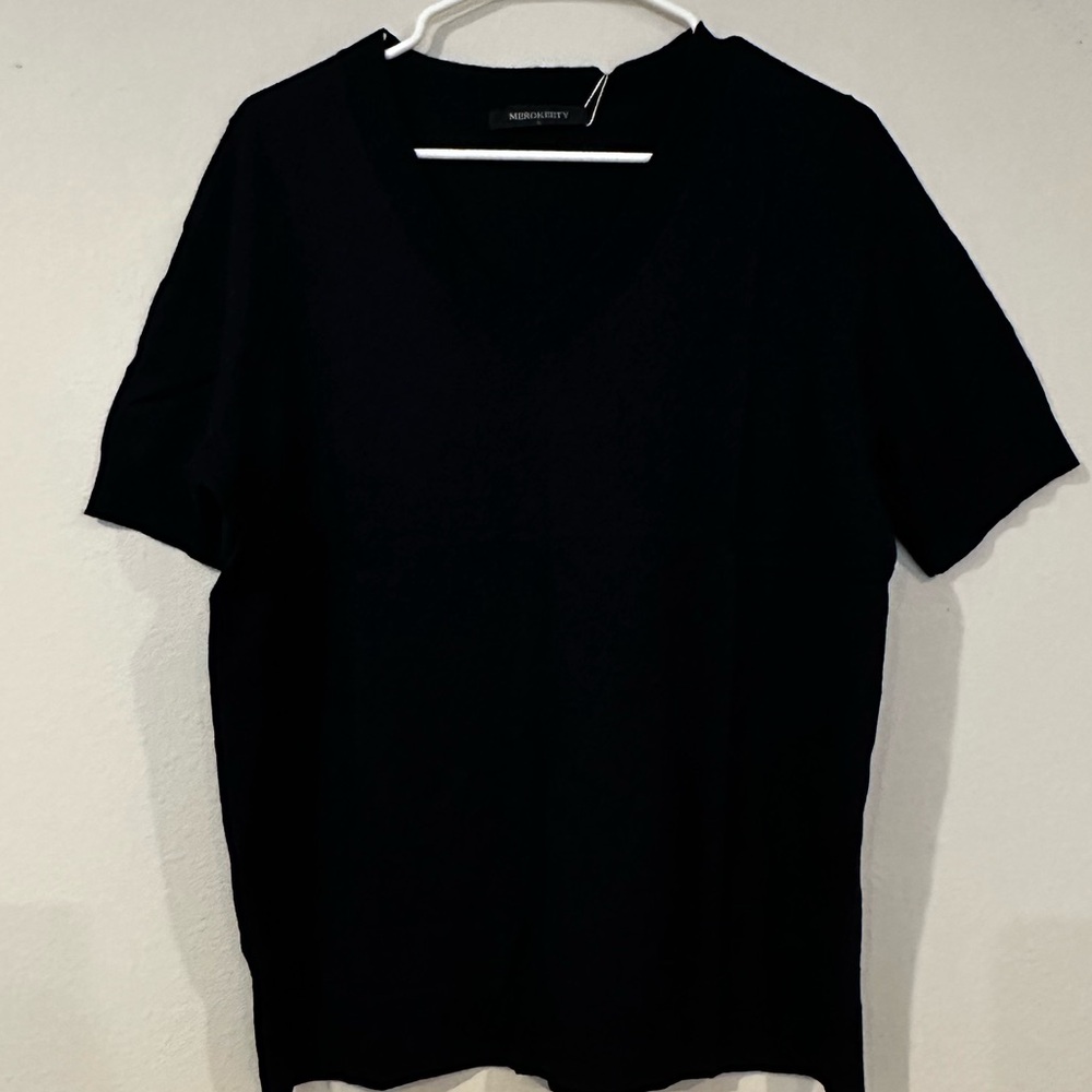 NWT Merokeety short sleeve navy blue sweater in large.‎